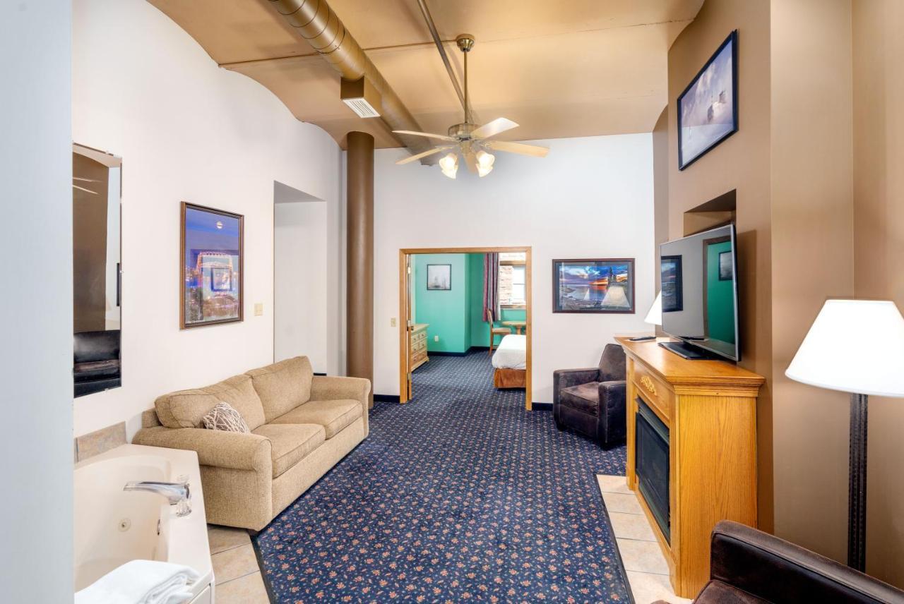 The Suites Hotel At Waterfront Plaza Ντουλούθ Εξωτερικό φωτογραφία