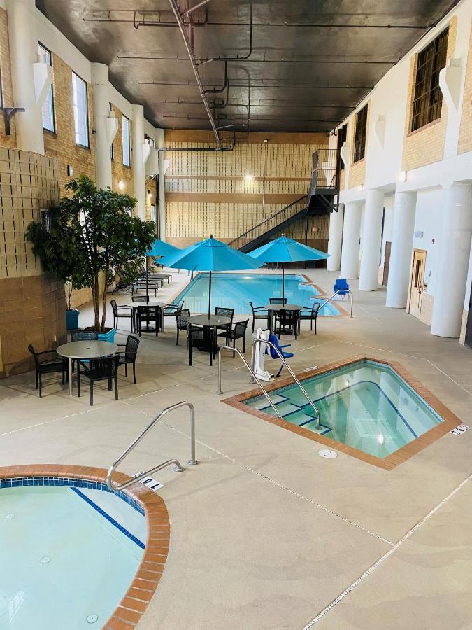 The Suites Hotel At Waterfront Plaza Ντουλούθ Εξωτερικό φωτογραφία