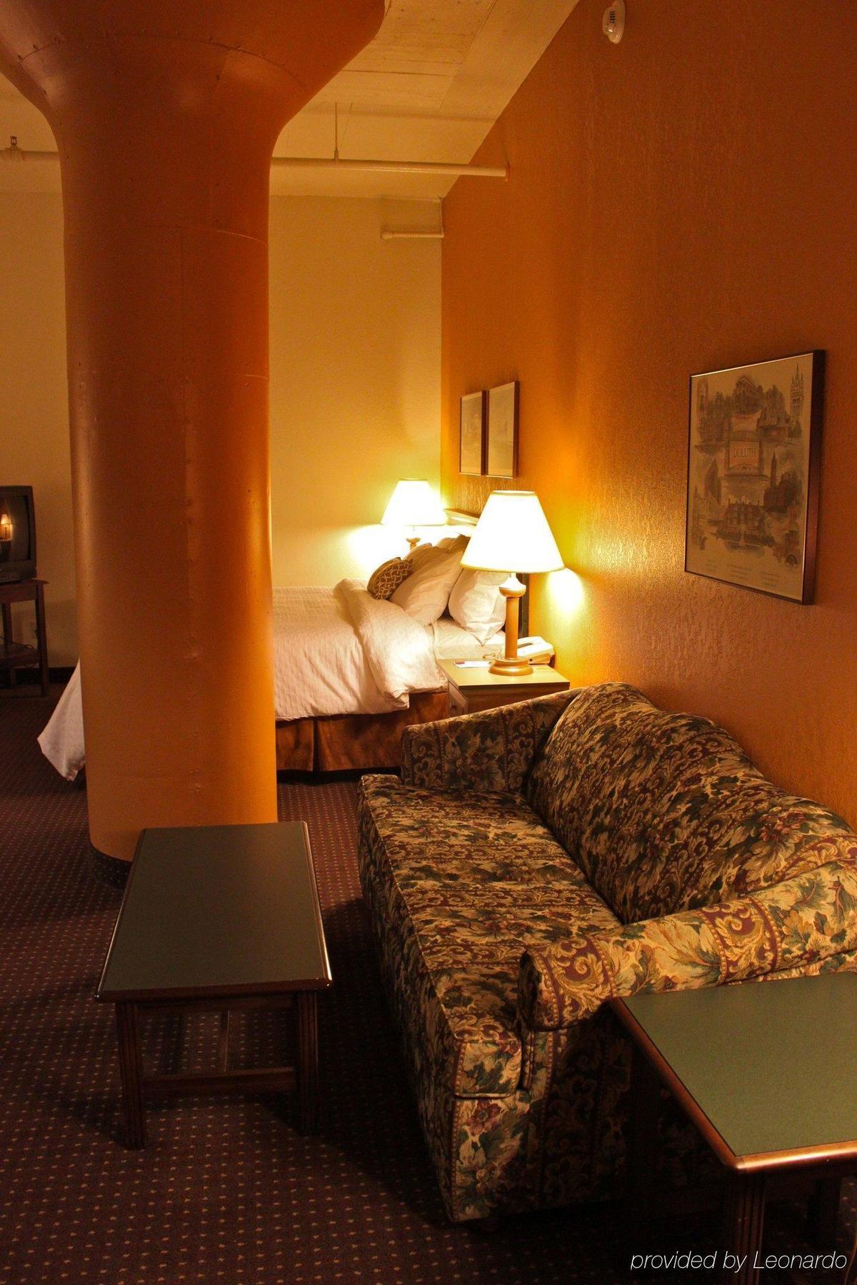 The Suites Hotel At Waterfront Plaza Ντουλούθ Δωμάτιο φωτογραφία