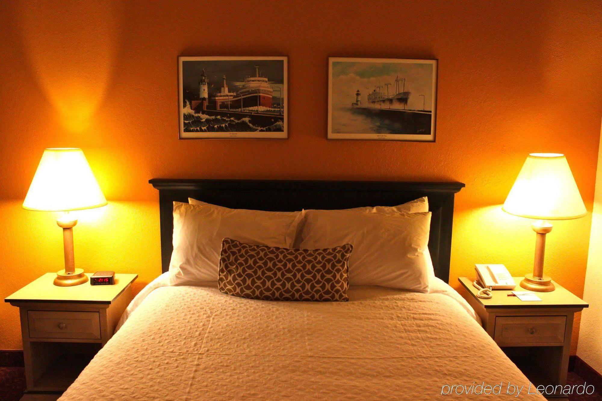 The Suites Hotel At Waterfront Plaza Ντουλούθ Δωμάτιο φωτογραφία