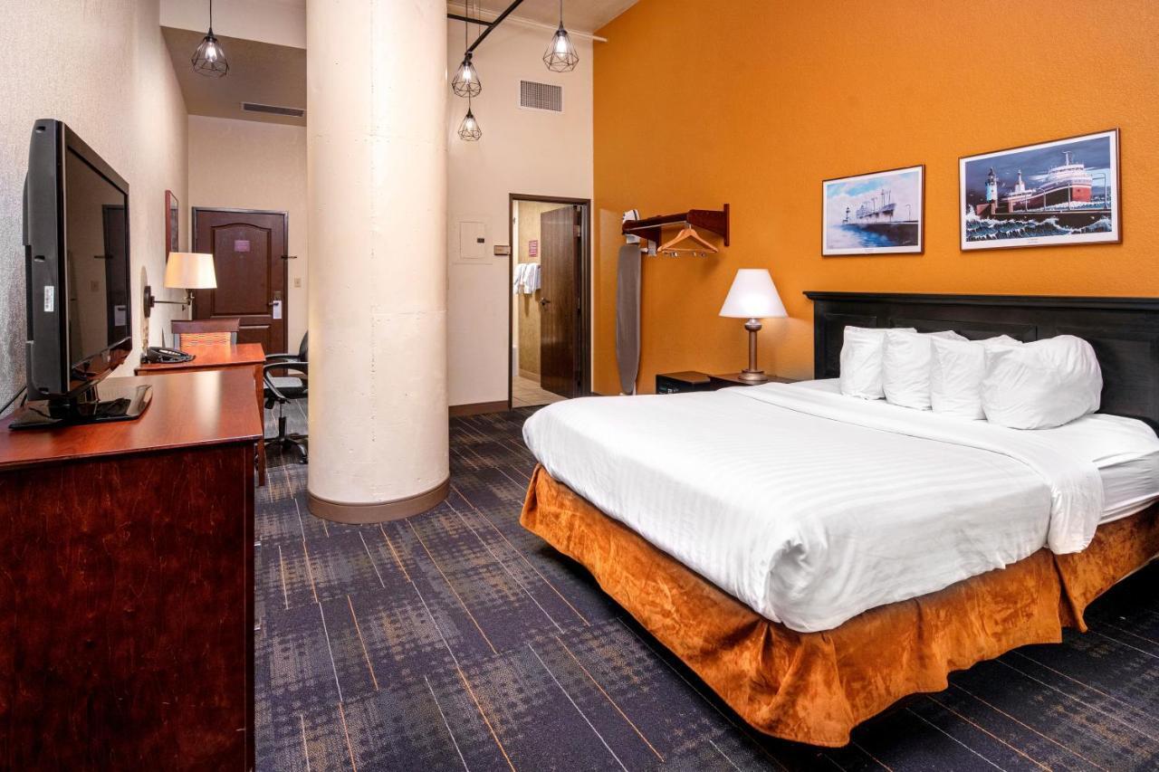 The Suites Hotel At Waterfront Plaza Ντουλούθ Εξωτερικό φωτογραφία