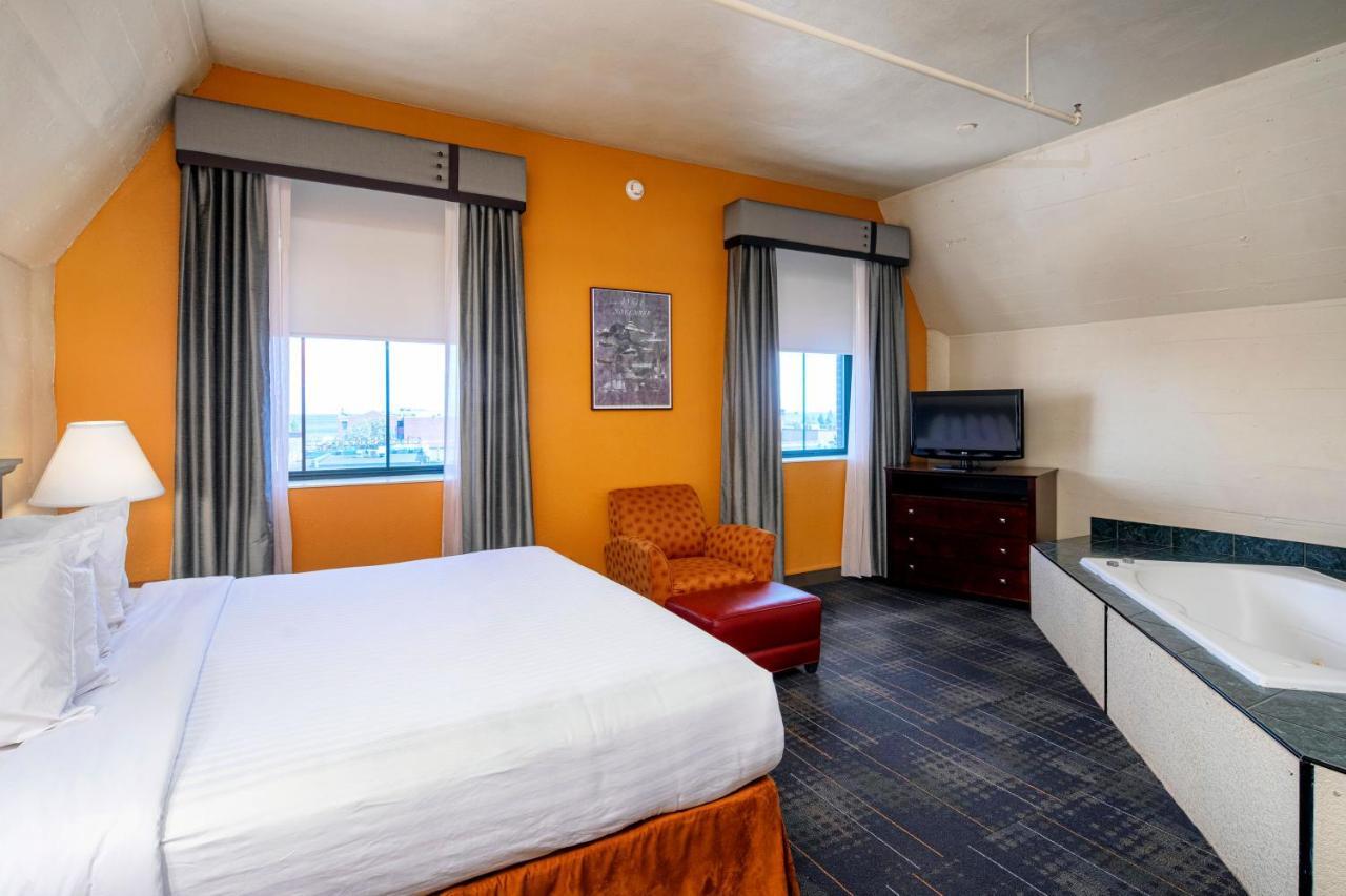 The Suites Hotel At Waterfront Plaza Ντουλούθ Εξωτερικό φωτογραφία